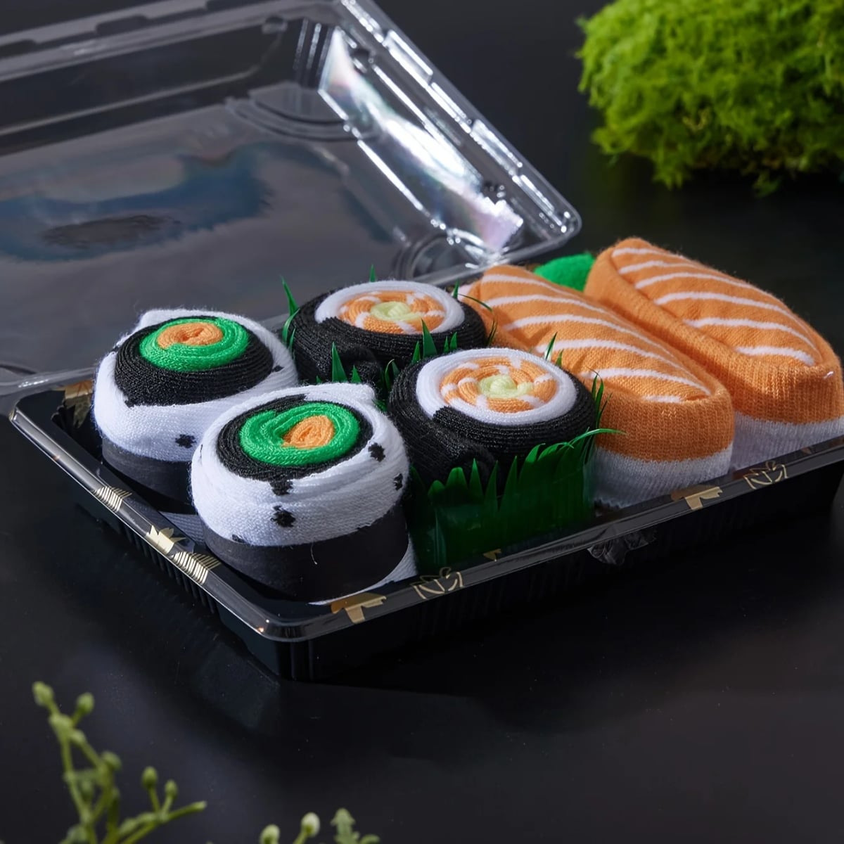 Sushisokker i en gjennomsiktig sushiboks