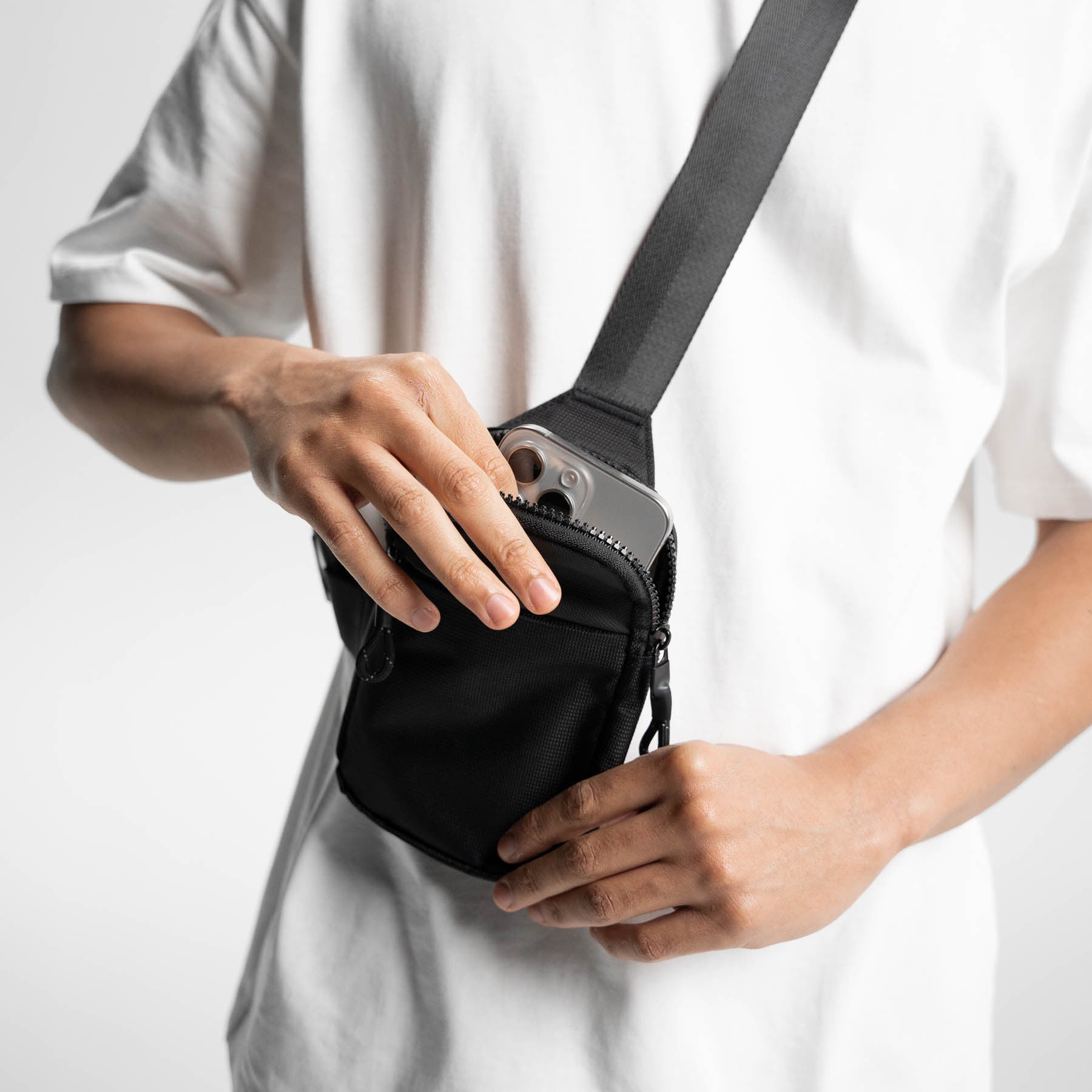 Slingbag in gebruik